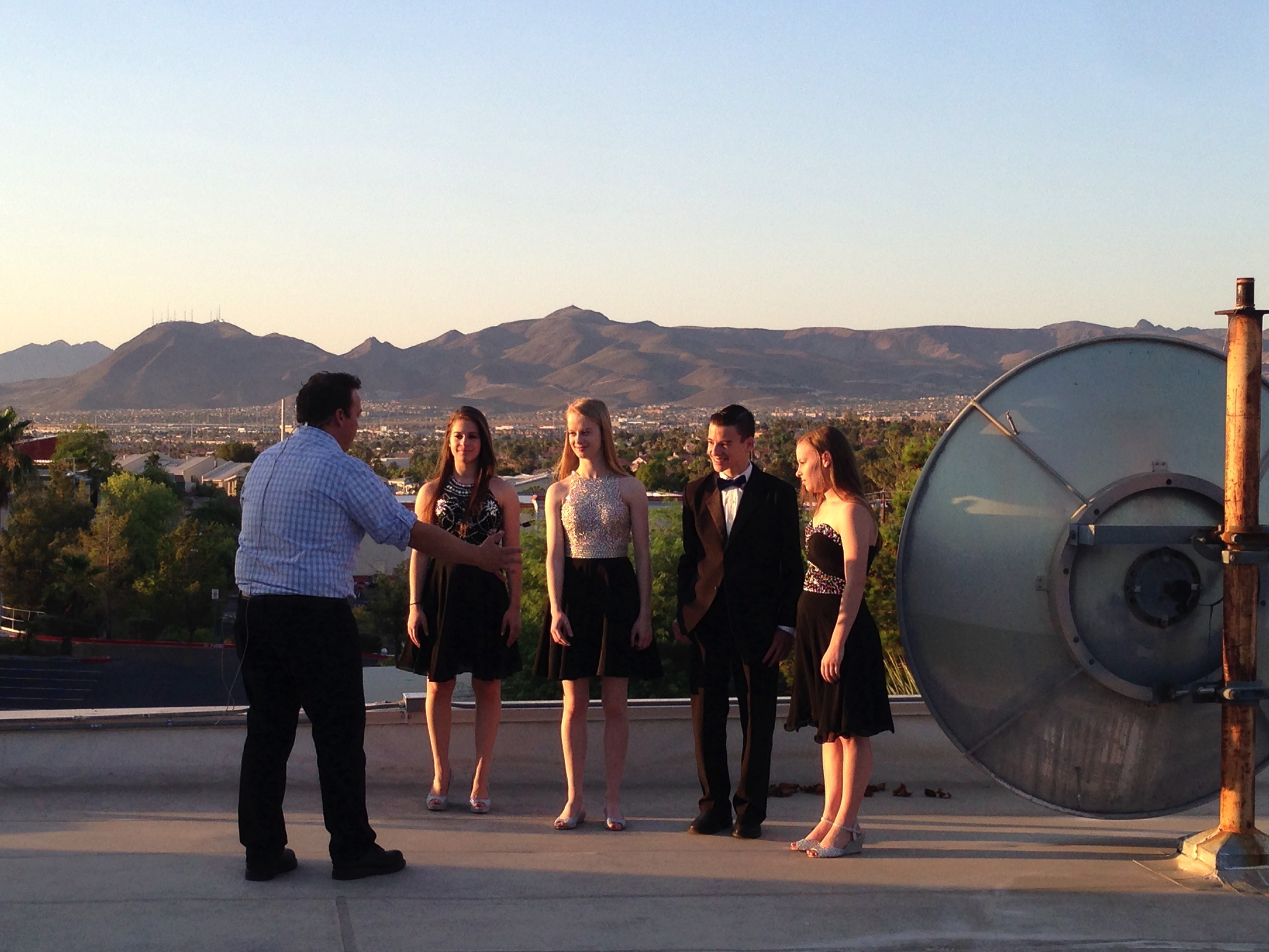 Vintage Mix Quartet sings on the rooftop of Fox 5.